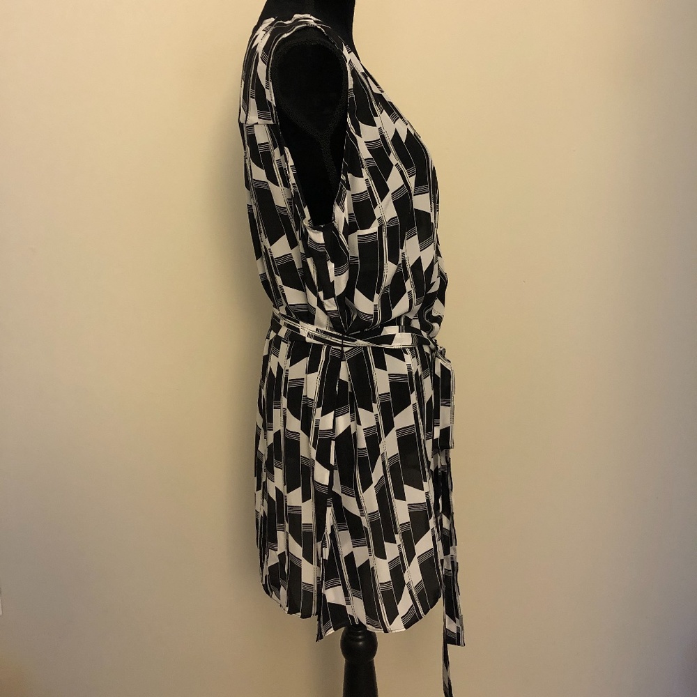 41 Hawthorn Jaylyn Belted Silk Tunic - Picture 3 of 8